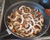 Foto del paso 6 de la receta: Galta de cerdo guisada con verdura y tomate seco a la Camarlenca