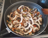 Foto del paso 6 de la receta: Galta de cerdo guisada con verdura y tomate seco a la Camarlenca