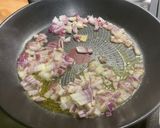 Une image de l'étape 5 de Œufs brouillés aux poivrons verts, oignon rouge et coulommiers.