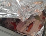 Foto del paso 5 de la receta: Merluza al horno, con cebolla, morrón y tomate