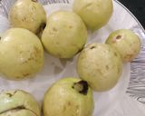 A picture of step 1 of Amrood ki chaat.
