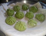 A picture of step 4 of Palak paneer momos.