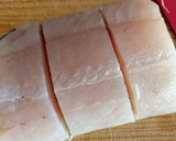 Foto del paso 3 de la receta: Lomos de merluza en salsa de lima y vino blanco