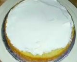 A picture of step 3 of Fresh pineapple cream cake.