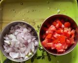चटपटीत खाकरा भेळ (Khakhra Bhel Recipe In Marathi) रेसिपी स्टेप 1 फोटो