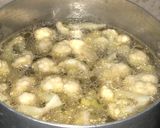 Hình bước làm 3 của món Canh Bông Cải Trắng Nấu Lòng Gà