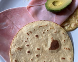 Foto del paso 3 de la receta: Wraps rápidos para cenar, de jamón cocido, con aguacate e higos