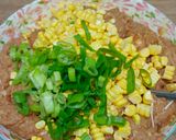 Foto langkah ke 3 dari resep Sawi Gulung Ayam Jagung.