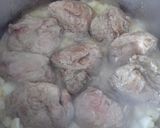 Foto del paso 4 de la receta Carrilleras de cerdo en salsa de cebolla y vino blanco