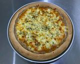 Foto langkah ke 5 dari resep Tuna Melt Pan Pizza (Basic Dough).