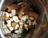 A picture of step 1 of Chickoo and nuts milkshake.
