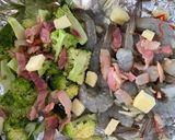 Foto langkah ke 2 dari resep Foil Baked Garlic Butter Shrimp and Broccoli (so easy).