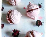 Foto del paso 2 de la receta Besos de merengue y rosas