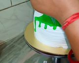 कलरफुल कीवी फ्लेवर केक (colourful kiwi flavour cake recipe in Hindi) रेसिपी चरण 27 फोटो