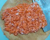 Foto langkah ke 1 dari resep Nugget Salmon Keju Homemade.