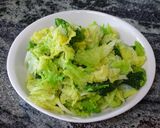 Foto del paso 1 de la receta: Col rehogada con ajo y bacon