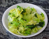 Foto del paso 1 de la receta: Col rehogada con ajo y bacon
