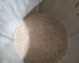 A picture of step 3 of Banana Nutella milk shake.