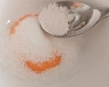 Hình bước làm 1 của món Bơ trứng gà (sốt trứng gà làm bằng tay)