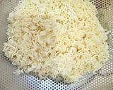 Gambar langkah 2 resipi 👩‍🍳Mi Segera Goreng Kering.