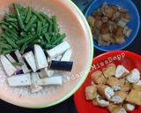 Foto langkah ke 1 dari resep Lodeh Terong Tahu Pong.