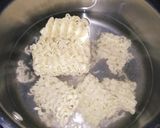 A picture of step 1 of Chilli chinese Maggi.