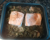 Foto del paso 4 de la receta: Salmón con pimiento y calabacín al horno