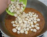 A picture of step 7 of Makhana Masala Curry.