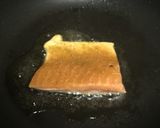 A picture of step 4 of Salmon Omusubi (Rice Ball).
