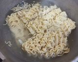 Foto langkah ke 3 dari resep Mie Goreng Ayam Kol Sederhana.