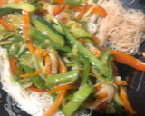 Foto del paso 10 de la receta: Wok fideos chinos con gambas y verduras