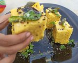 A picture of step 14 of Khaman dhokla.