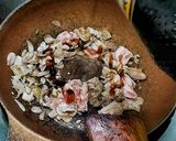 รูปขั้นตอนการทำที่ 5 ของ ข้าวคลุกกะปิกับหมูสามชั้นสไลซ์หวาน