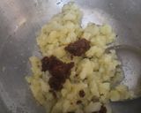 A picture of step 1 of Gujrati dabeli.