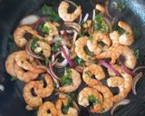 Une image de l'étape 4 de Pâtes aux crevettes.