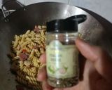 Foto langkah ke 4 dari resep Fusilli Aglio Olio Smoked Beef.