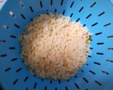 A picture of step 1 of Schezwan noodles in noodles basket with kiwi banana smoothie.