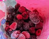 Gambar langkah 1 resipi Chia Seeds Mixed Berries.