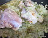Foto del paso 1 de la receta: Guiso de arroz con pollo 🍗 Algo calentito, fácil y económico de hacer!
