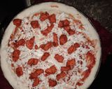 A picture of step 6 of Chickn tikka pizza.