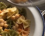 Foto del paso 5 de la receta: Ensalada de pasta con garbanzos, maíz y pesto casero de albahaca