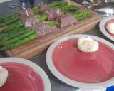 Foto del paso 1 de la receta: Espárragos en churrasco con huevo pochado