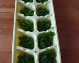 Une image de l'étape 2 de Cubes d'herbes aromatiques à l'huile d'olive.