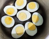 Foto langkah ke 1 dari resep Telur Siram Lada Hitam.