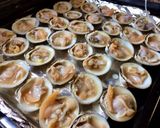Foto del paso 4 de la receta: Ostras, almejas y machas a la parmesana