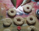 Foto langkah ke 4 dari resep Donat maizena.