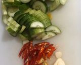 Foto langkah ke 1 dari resep Tumis timun kuah.