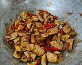 Foto langkah ke 5 dari resep Tumis Kecap Tahu Telur.