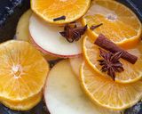 Une image de l'étape 1 de Cidre chaud aux épices.