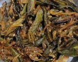 भिंडी प्याज़ की सब्जी(bhindi pyaz ki sabzi recipe in hindi) रेसिपी चरण 3 फोटो